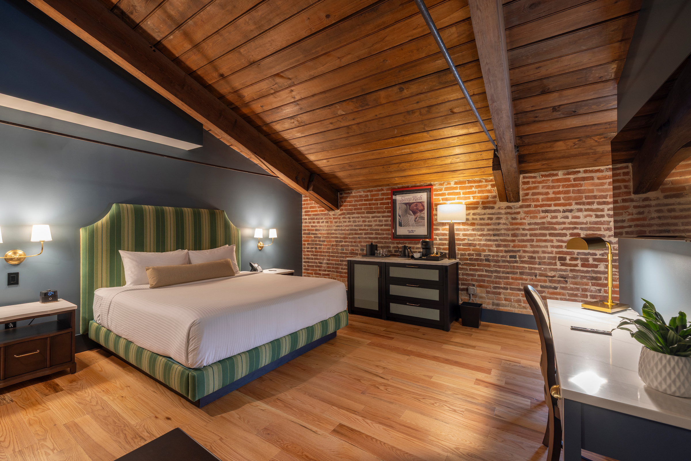 Standard Rooms | The Laurel Hotel Danville | Near Caesars